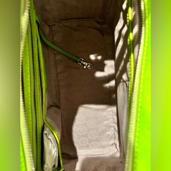 NWT Michael Kors Selma Saffiano Leather Medium Bag - Picture 5 of 7